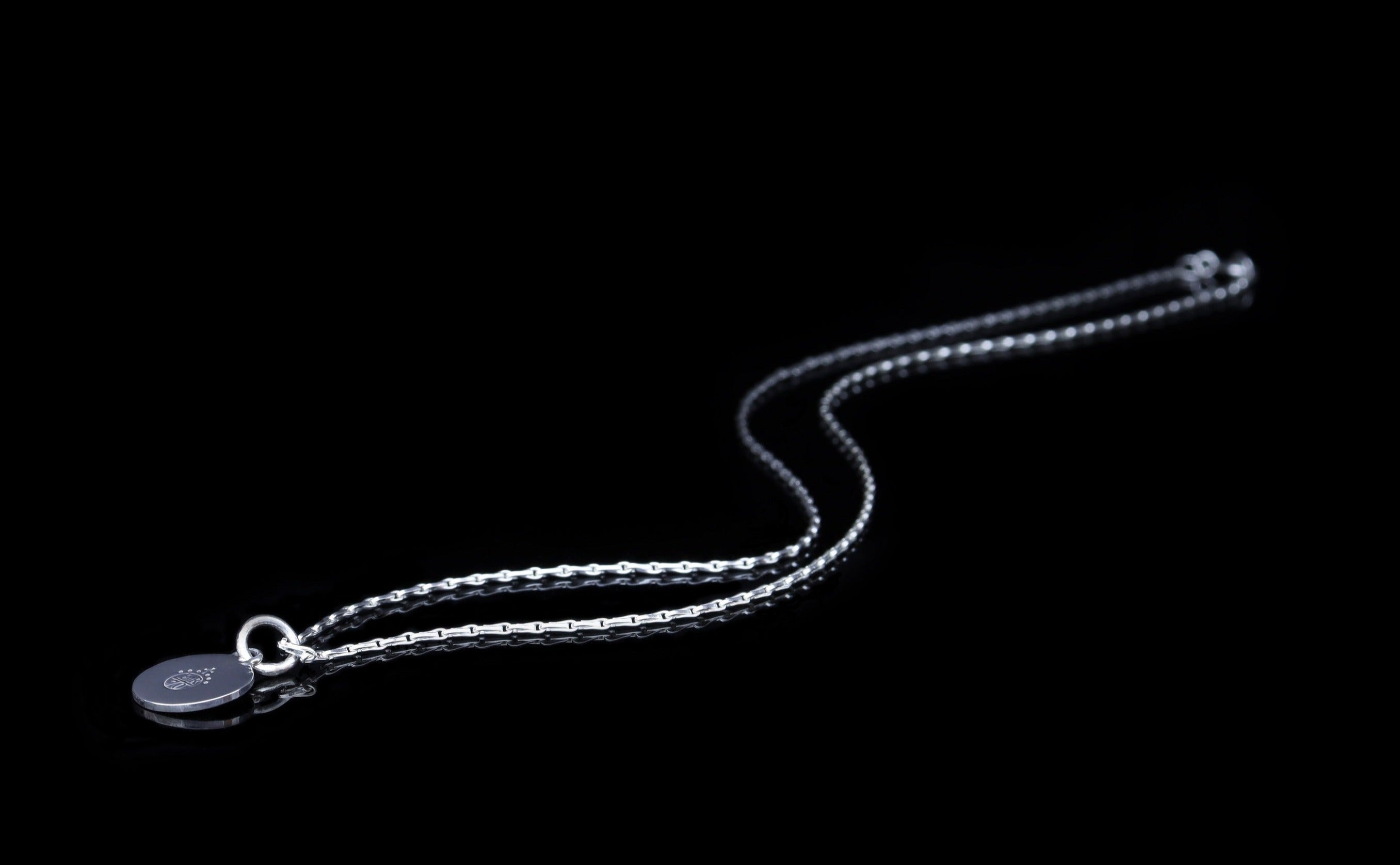 THE QUEENS JUBILEE HALLMARK SILVER NECKLACE (Limited Edition)