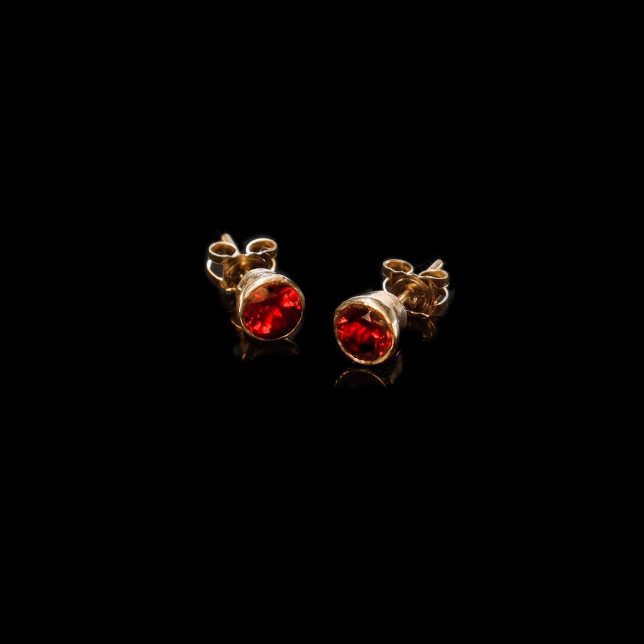 GARNET STUD EARRING