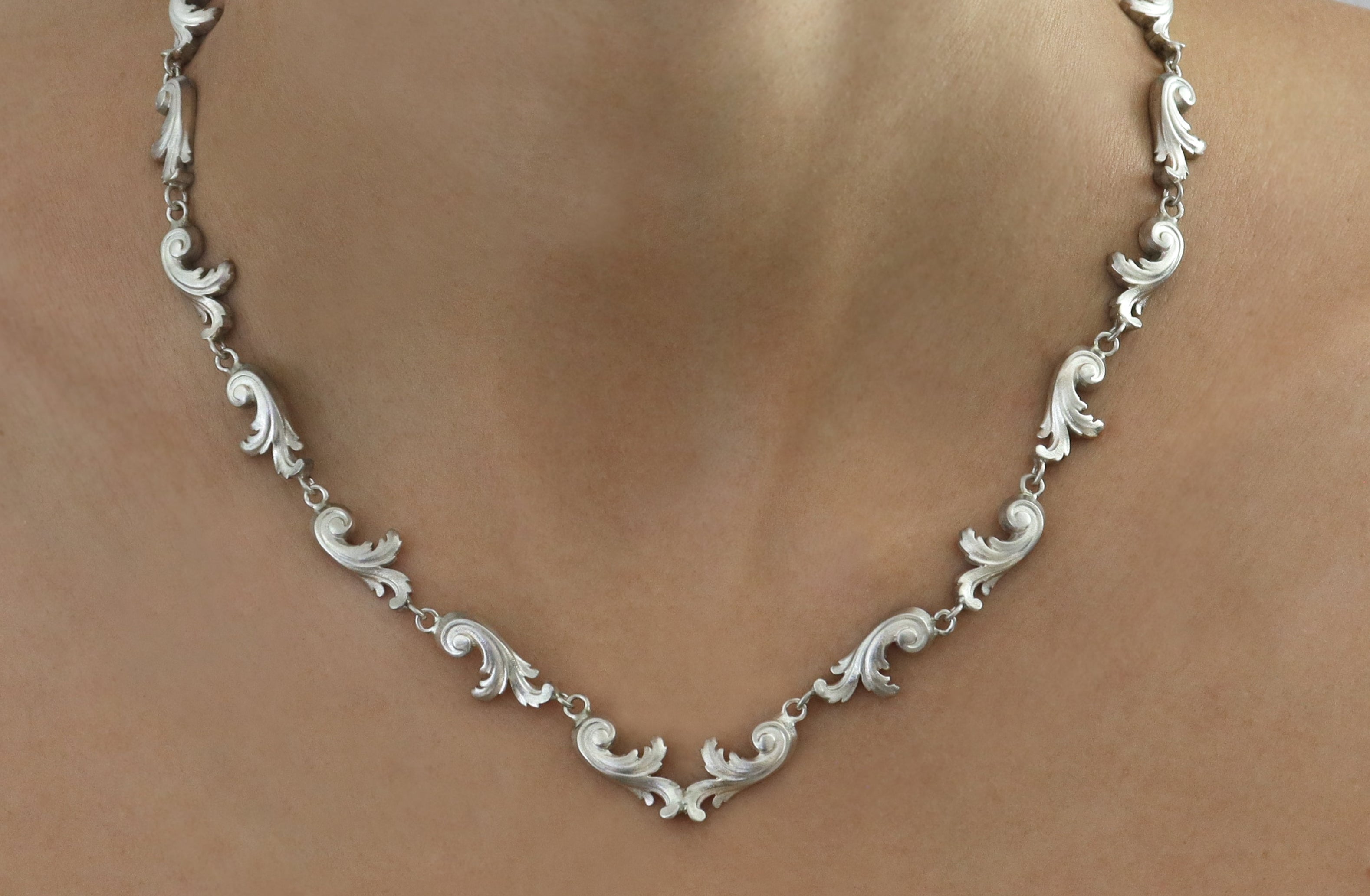 SILVER ACANTHUS NECKLACE